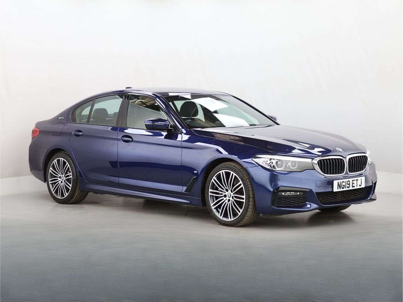 A 2019 BMW 5 SERIES 2.0 530e 9.2kWh M Sport Saloon 4dr Petrol Plug-in Hybrid Auto Euro 6 (s/s) A 2019 BMW 5 SERIES 2.0 530e 9.2kWh M Sport Saloon 4dr Petrol Plug-in Hybrid Auto Euro 6 (s/s)