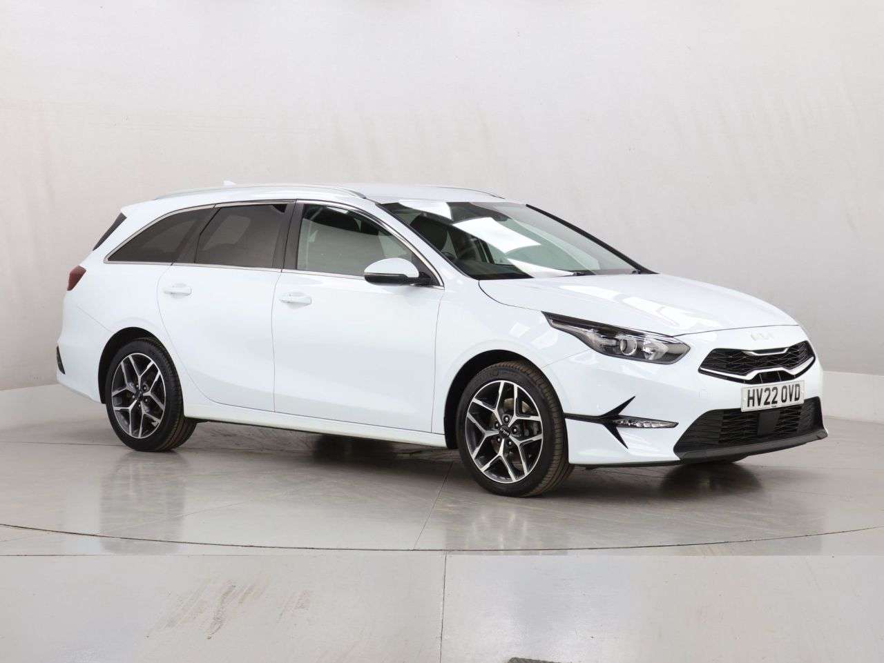 A 2022 KIA CEED 1.5 T-GDi 3 Sportswagon 5dr Petrol Manual Euro 6 (s/s) (158 bhp) A 2022 KIA CEED 1.5 T-GDi 3 Sportswagon 5dr Petrol Manual Euro 6 (s/s) (158 bhp)