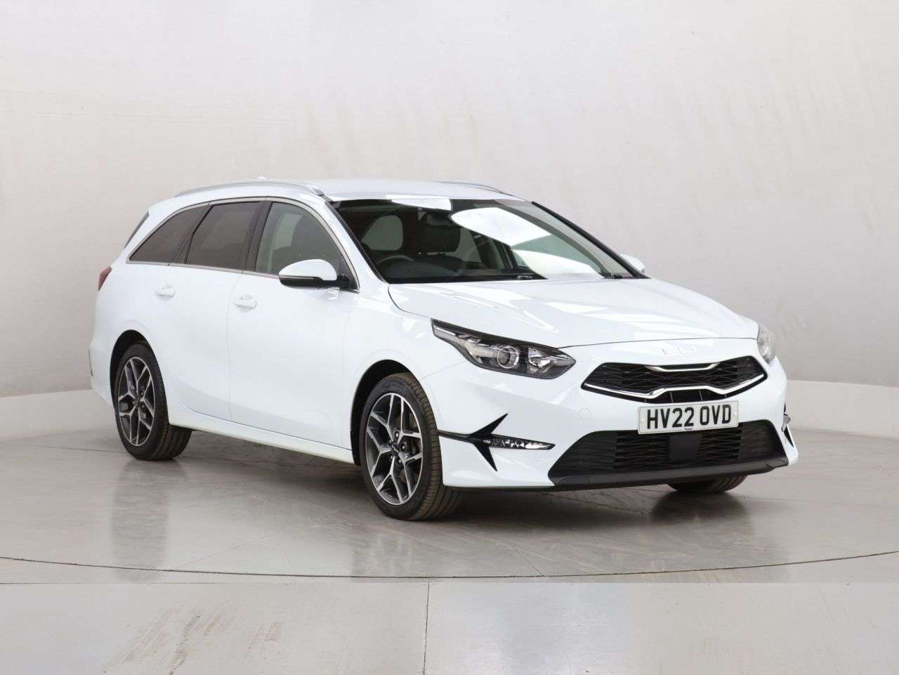 A 2022 KIA CEED 1.5 T-GDi 3 Sportswagon 5dr Petrol Manual Euro 6 (s/s) (158 bhp) A 2022 KIA CEED 1.5 T-GDi 3 Sportswagon 5dr Petrol Manual Euro 6 (s/s) (158 bhp)
