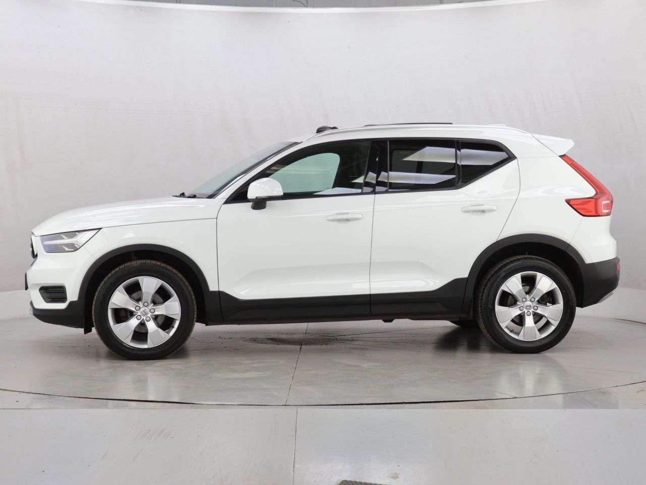 2022 VOLVO XC40 2022 VOLVO XC40