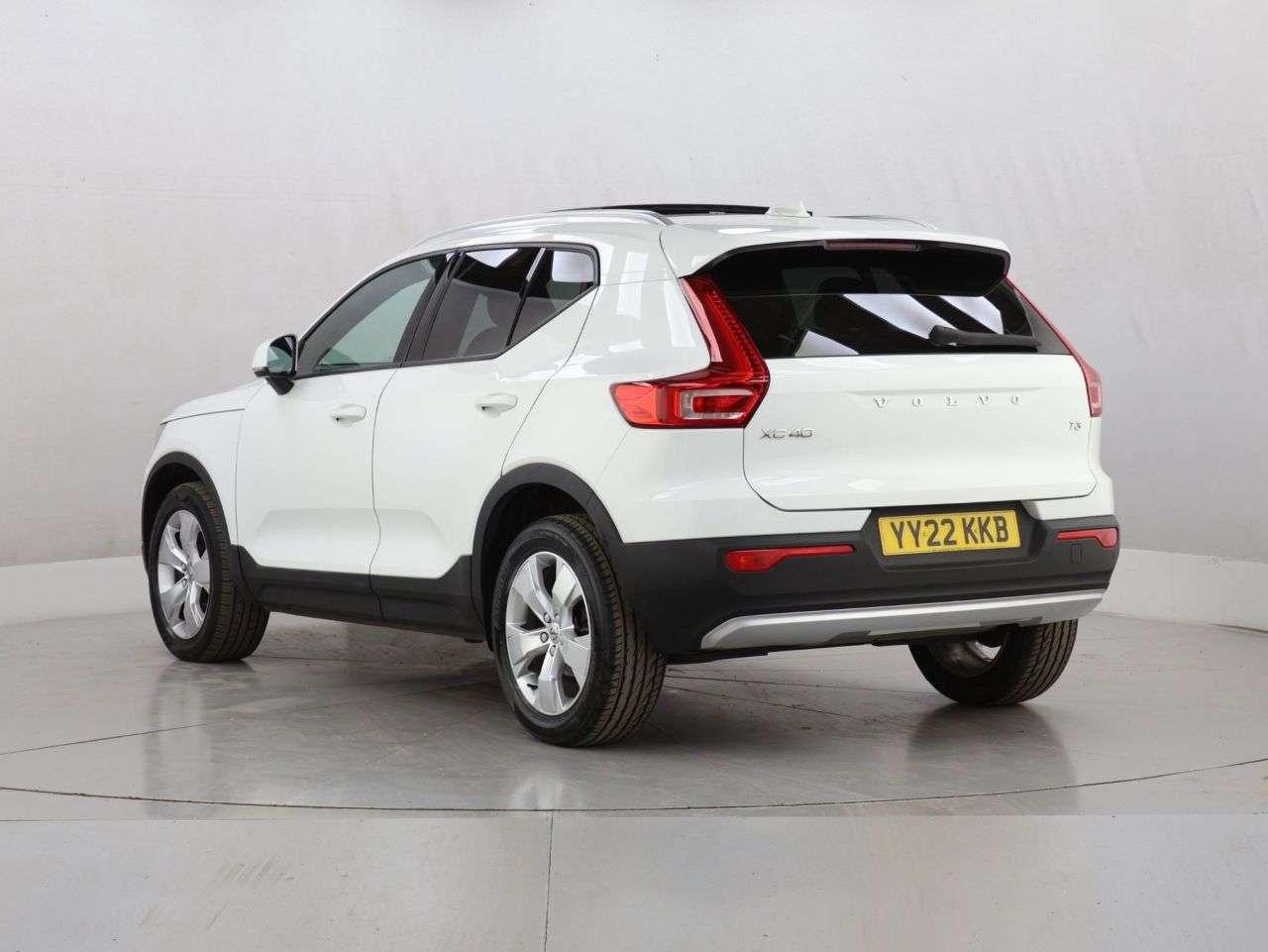 2022 VOLVO XC40 2022 VOLVO XC40