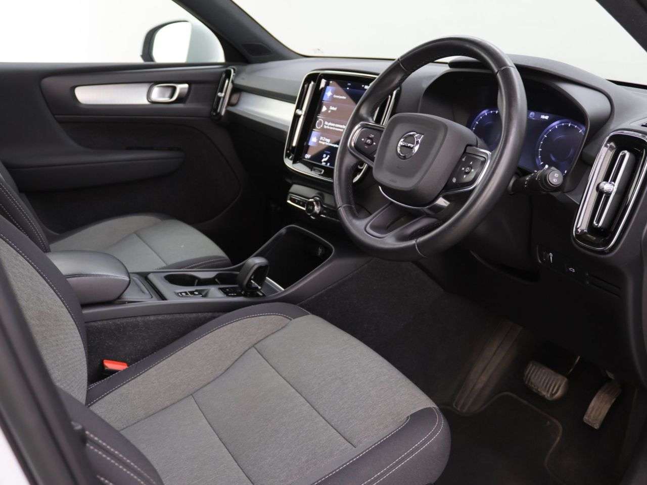 2022 VOLVO XC40 2022 VOLVO XC40