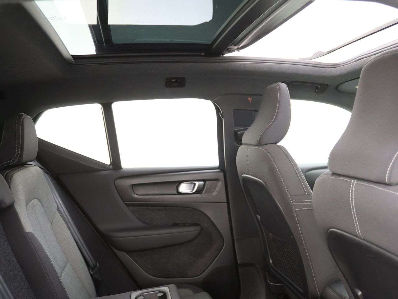 A 2022 VOLVO XC40 1.5 T3 Momentum SUV 5dr Petrol Auto Euro 6 (s/s) (163 ps) A 2022 VOLVO XC40 1.5 T3 Momentum SUV 5dr Petrol Auto Euro 6 (s/s) (163 ps)