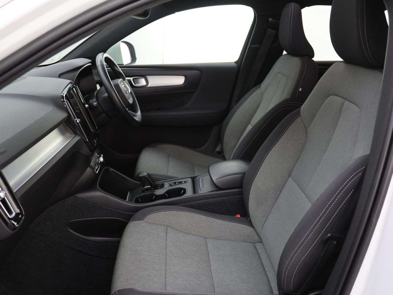 2022 VOLVO XC40 2022 VOLVO XC40