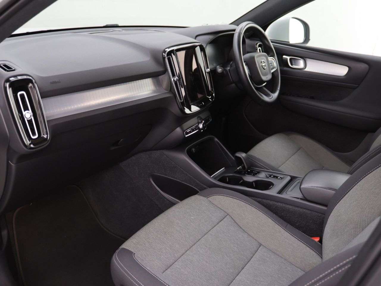 2022 VOLVO XC40 2022 VOLVO XC40