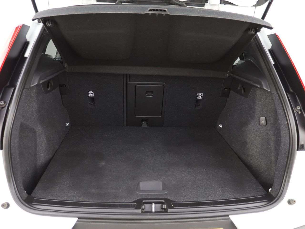 2022 VOLVO XC40 2022 VOLVO XC40
