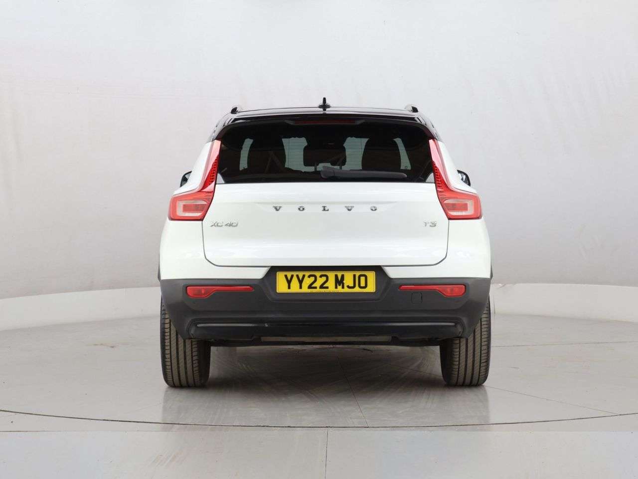 2022 VOLVO XC40 2022 VOLVO XC40
