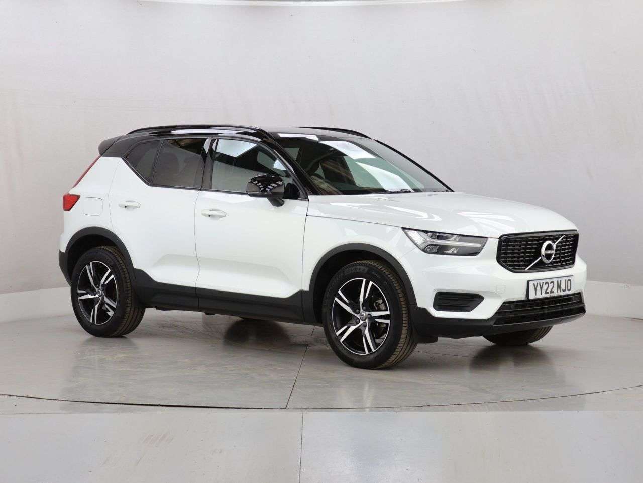 A 2022 VOLVO XC40 1.5 T3 R-Design SUV 5dr Petrol Manual Euro 6 (s/s) (163 ps) A 2022 VOLVO XC40 1.5 T3 R-Design SUV 5dr Petrol Manual Euro 6 (s/s) (163 ps)