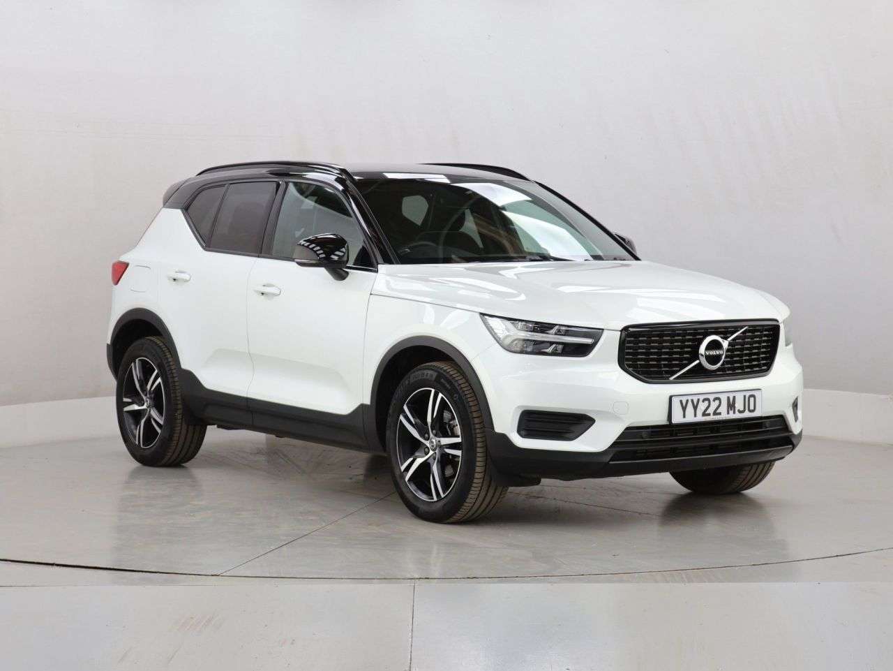 A 2022 VOLVO XC40 1.5 T3 R-Design SUV 5dr Petrol Manual Euro 6 (s/s) (163 ps) A 2022 VOLVO XC40 1.5 T3 R-Design SUV 5dr Petrol Manual Euro 6 (s/s) (163 ps)