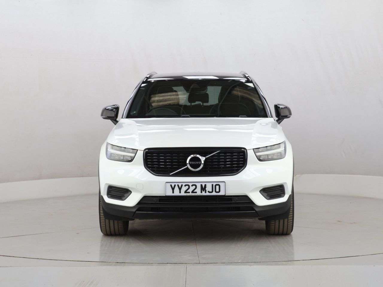 A 2022 VOLVO XC40 1.5 T3 R-Design SUV 5dr Petrol Manual Euro 6 (s/s) (163 ps) A 2022 VOLVO XC40 1.5 T3 R-Design SUV 5dr Petrol Manual Euro 6 (s/s) (163 ps)