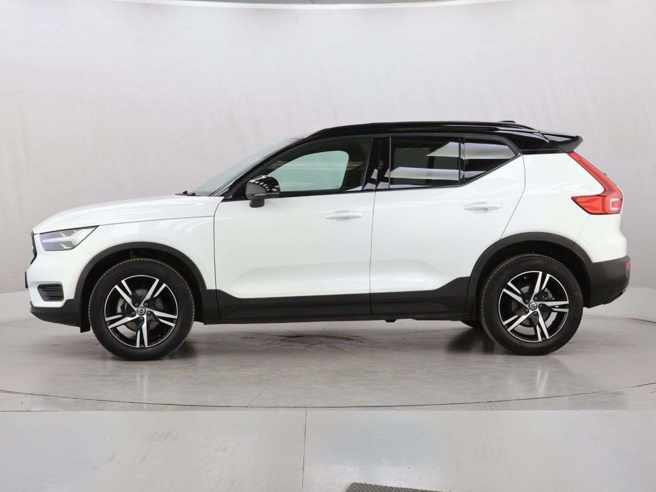 2022 VOLVO XC40 2022 VOLVO XC40
