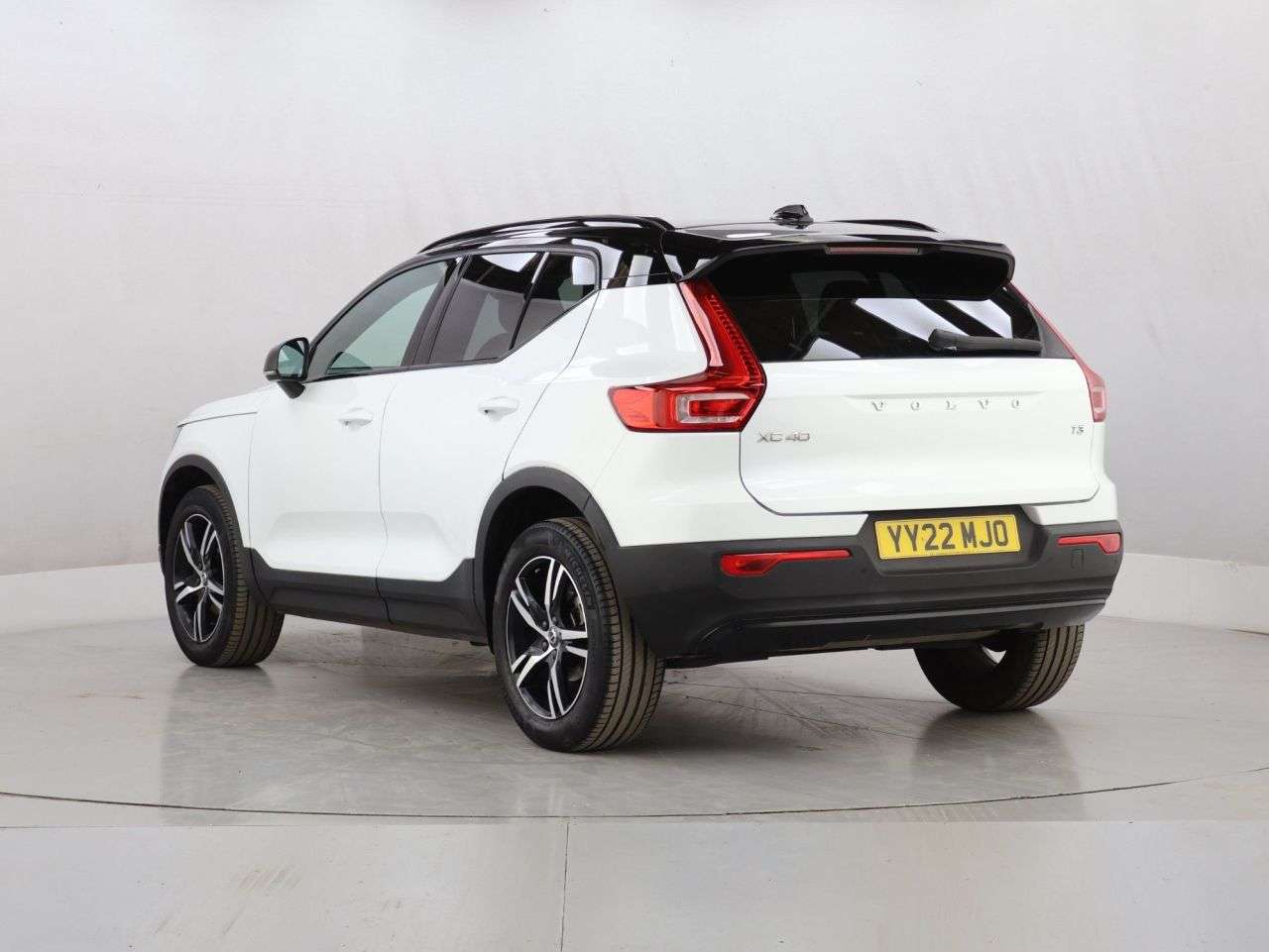 2022 VOLVO XC40 2022 VOLVO XC40