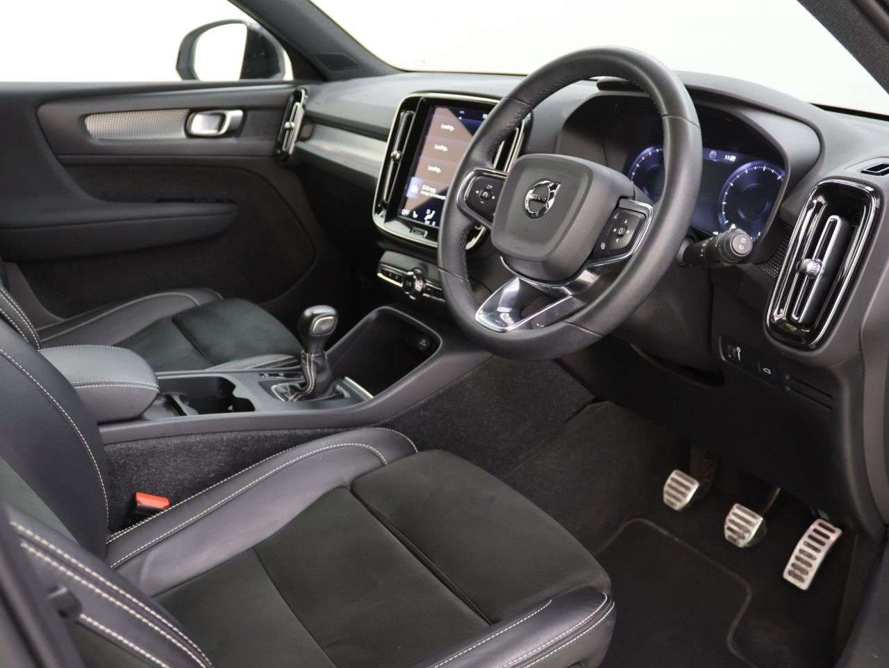 2022 VOLVO XC40 2022 VOLVO XC40