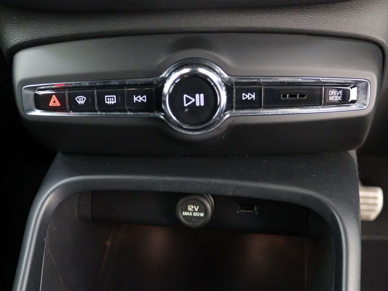 2022 VOLVO XC40 2022 VOLVO XC40