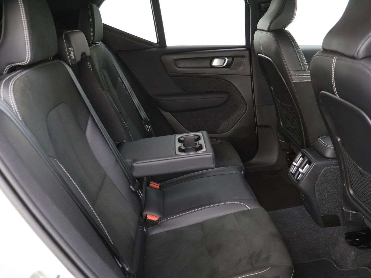 2022 VOLVO XC40 2022 VOLVO XC40