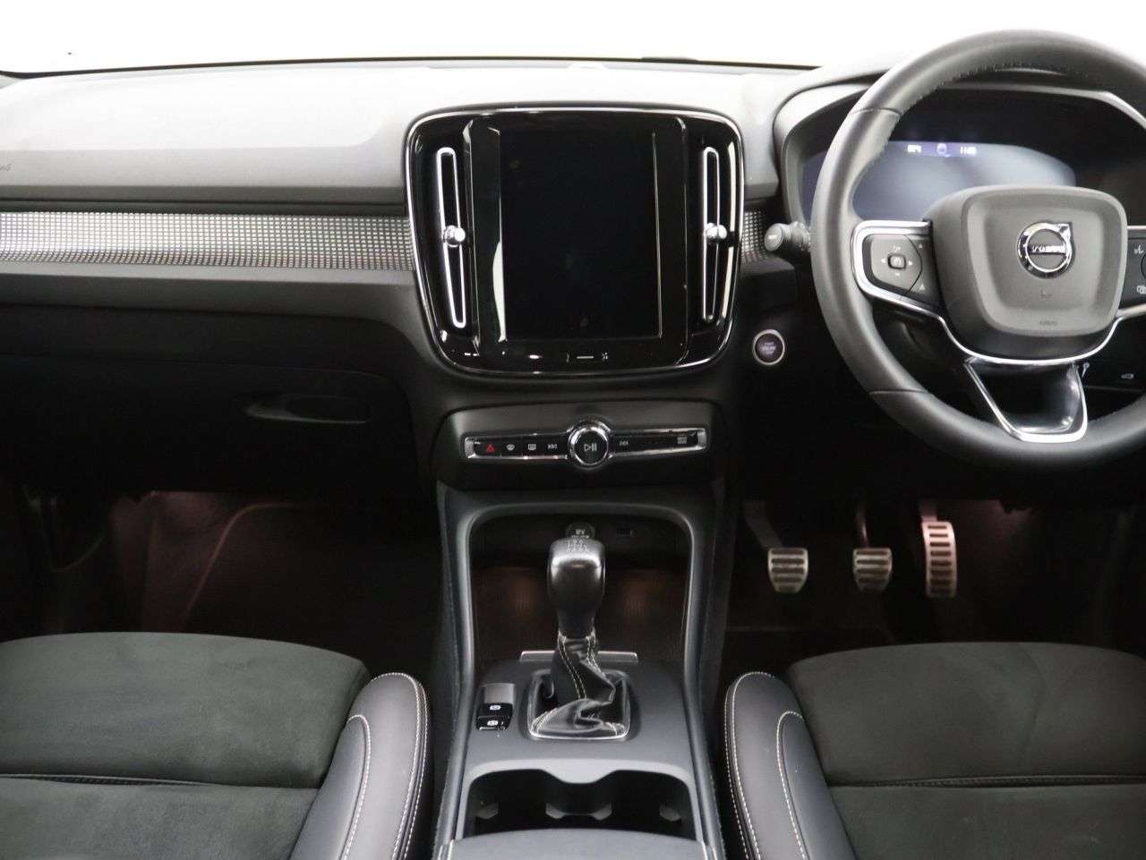 2022 VOLVO XC40 2022 VOLVO XC40