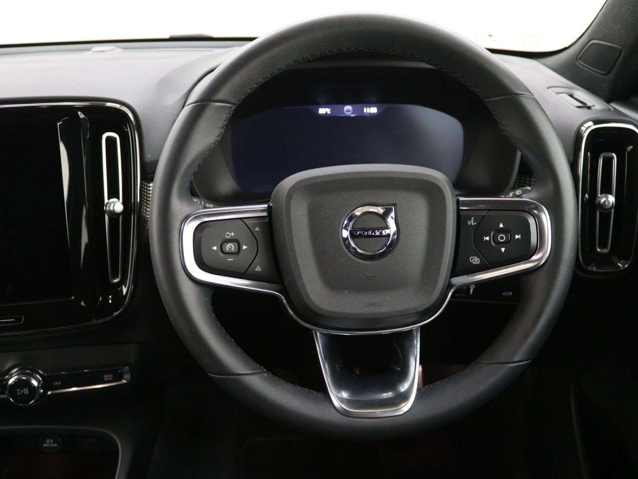 2022 VOLVO XC40 2022 VOLVO XC40