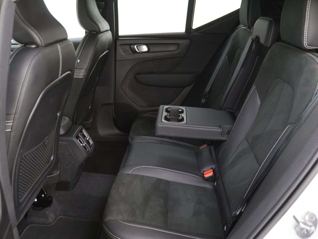 2022 VOLVO XC40 2022 VOLVO XC40