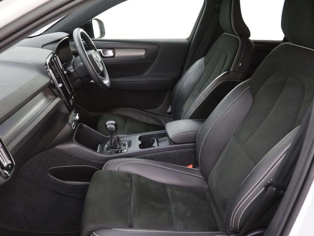 2022 VOLVO XC40 2022 VOLVO XC40