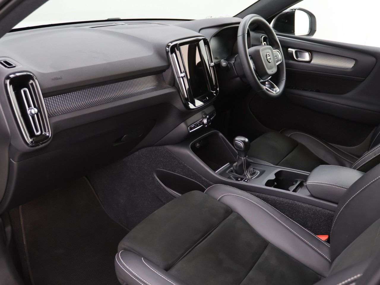 2022 VOLVO XC40 2022 VOLVO XC40