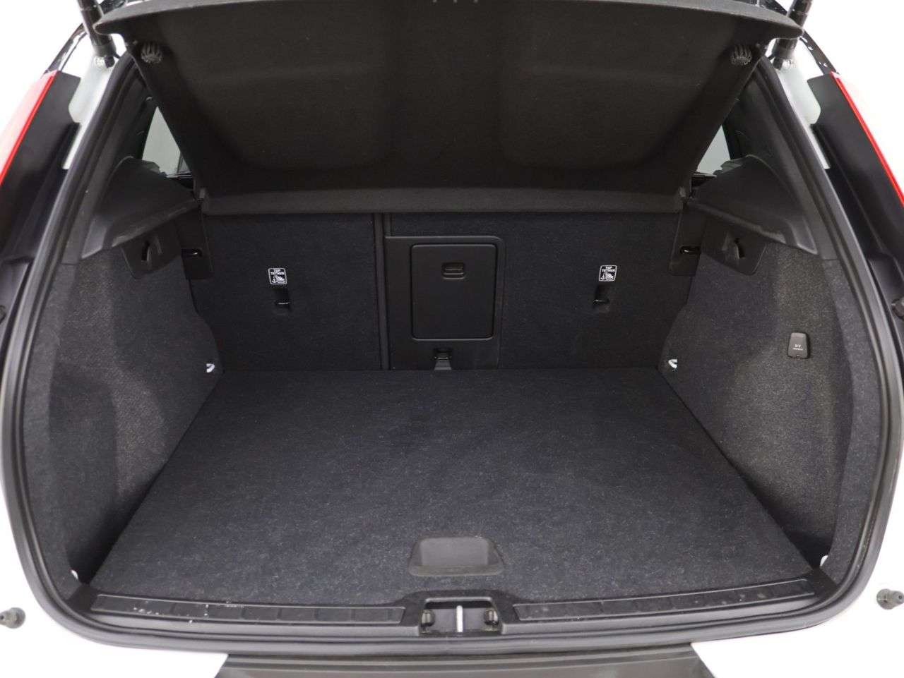 2022 VOLVO XC40 2022 VOLVO XC40