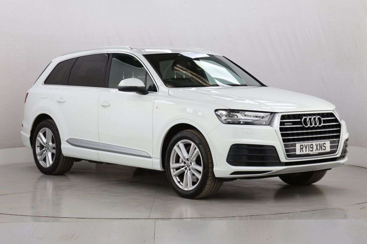 A 2019 AUDI Q7 3.0 TDI V6 45 S line SUV 5dr Diesel Tiptronic quattro Euro 6 (s/s) (231 ps) A 2019 AUDI Q7 3.0 TDI V6 45 S line SUV 5dr Diesel Tiptronic quattro Euro 6 (s/s) (231 ps)