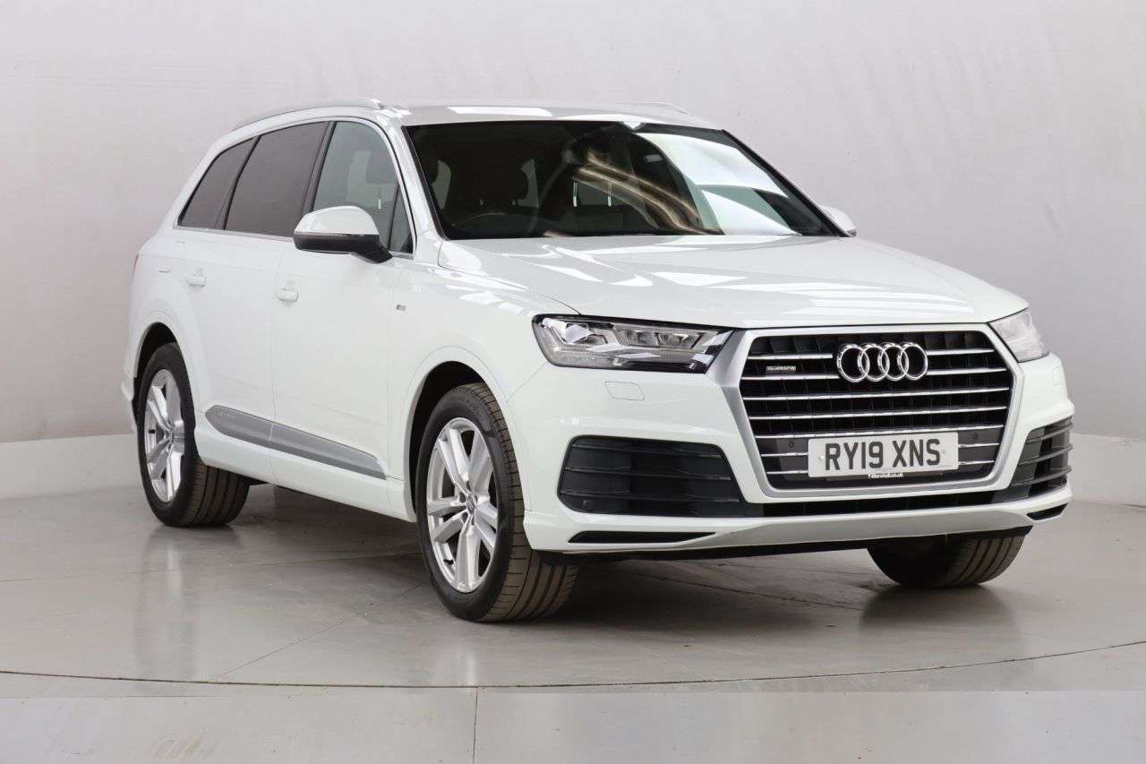 A 2019 AUDI Q7 3.0 TDI V6 45 S line SUV 5dr Diesel Tiptronic quattro Euro 6 (s/s) (231 ps) A 2019 AUDI Q7 3.0 TDI V6 45 S line SUV 5dr Diesel Tiptronic quattro Euro 6 (s/s) (231 ps)