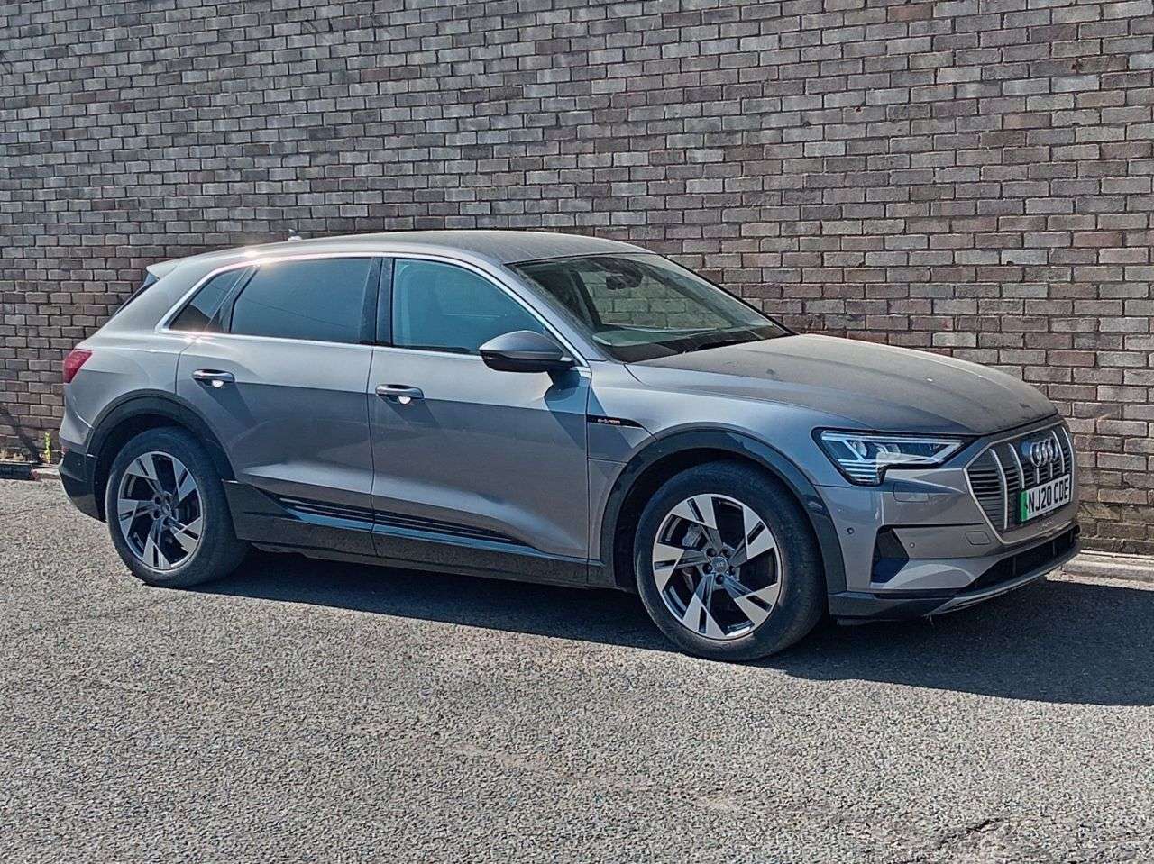 A 2020 AUDI E-TRON 55 SUV 5dr Electric Auto quattro 95kWh (408 ps) A 2020 AUDI E-TRON 55 SUV 5dr Electric Auto quattro 95kWh (408 ps)