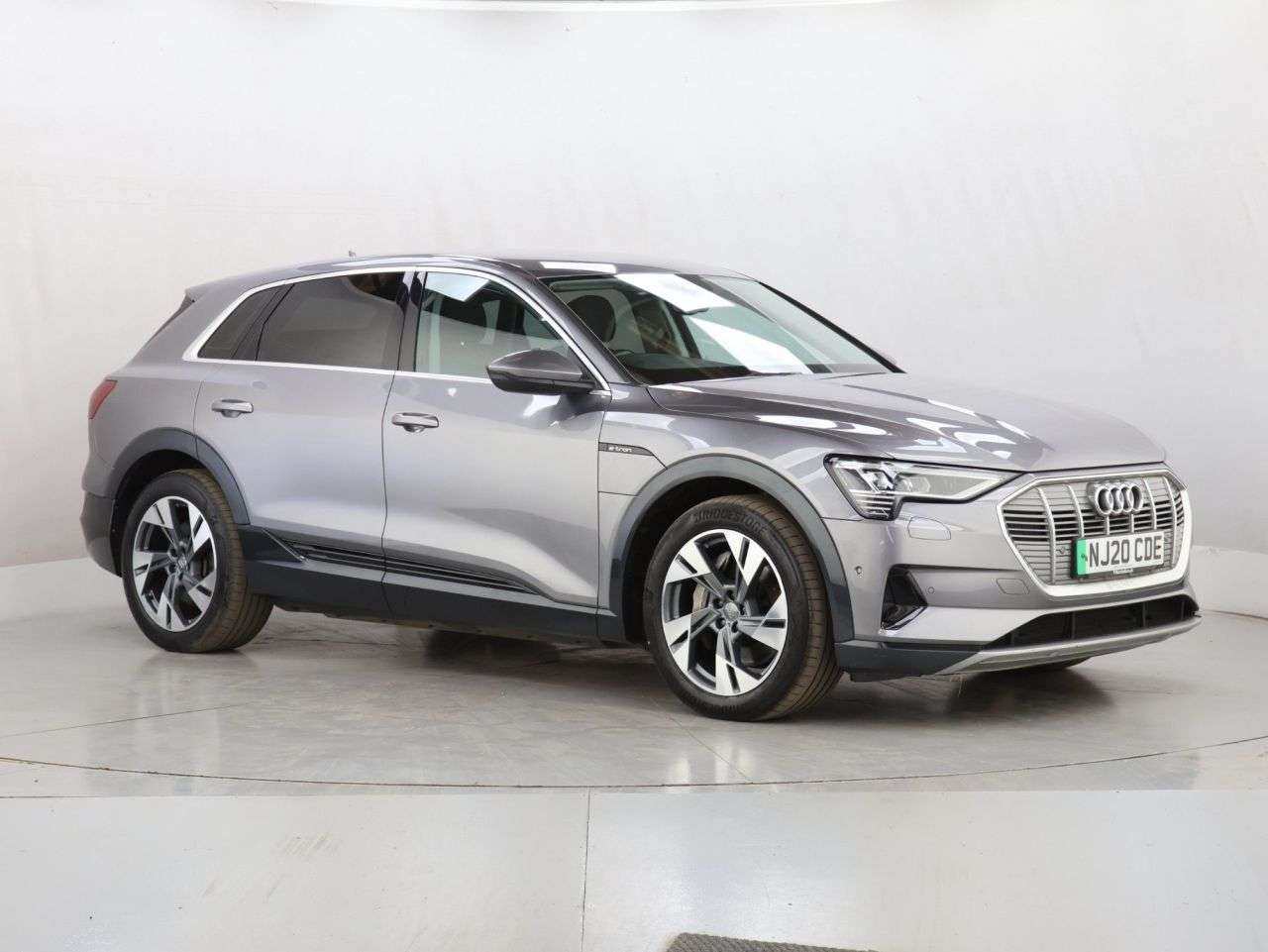 A 2020 AUDI E-TRON 55 SUV 5dr Electric Auto quattro 95kWh (408 ps) A 2020 AUDI E-TRON 55 SUV 5dr Electric Auto quattro 95kWh (408 ps)