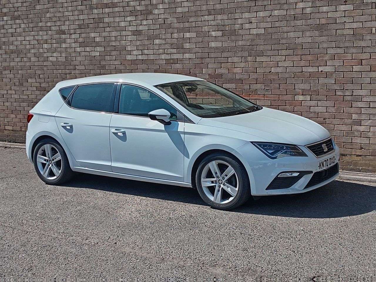 A 2020 SEAT LEON 1.5 TSI EVO FR Hatchback 5dr Petrol DSG Euro 6 (s/s) (150 ps) A 2020 SEAT LEON 1.5 TSI EVO FR Hatchback 5dr Petrol DSG Euro 6 (s/s) (150 ps)