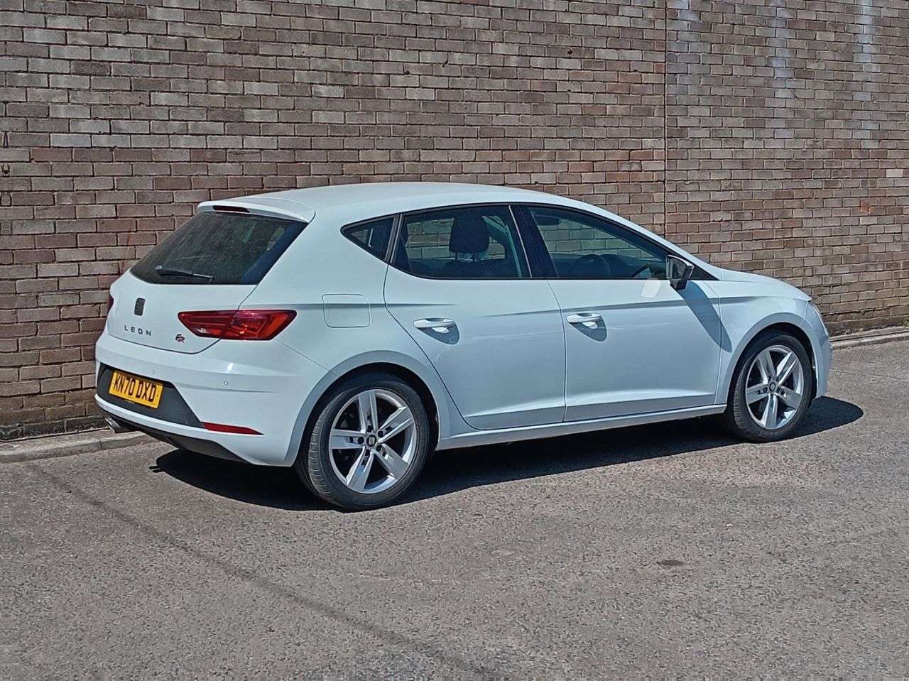 A 2020 SEAT LEON 1.5 TSI EVO FR Hatchback 5dr Petrol DSG Euro 6 (s/s) (150 ps) A 2020 SEAT LEON 1.5 TSI EVO FR Hatchback 5dr Petrol DSG Euro 6 (s/s) (150 ps)