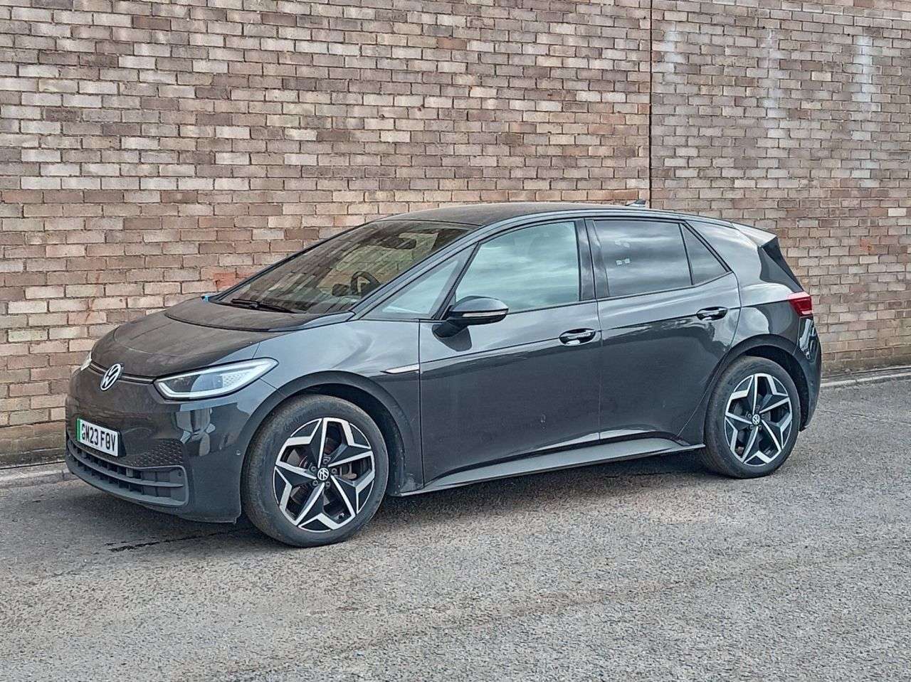A 2023 VOLKSWAGEN ID3 Pro S 77kWh Tour Hatchback 5dr Electric Auto (4 Seat) (204 ps) A 2023 VOLKSWAGEN ID3 Pro S 77kWh Tour Hatchback 5dr Electric Auto (4 Seat) (204 ps)
