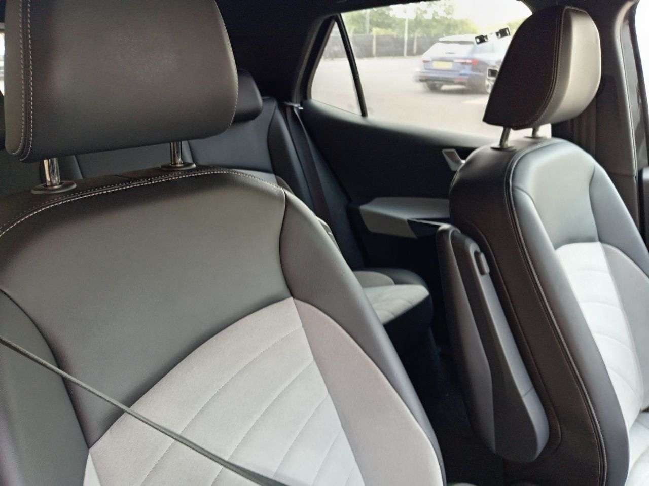 A 2023 VOLKSWAGEN ID3 Pro S 77kWh Tour Hatchback 5dr Electric Auto (4 Seat) (204 ps) A 2023 VOLKSWAGEN ID3 Pro S 77kWh Tour Hatchback 5dr Electric Auto (4 Seat) (204 ps)