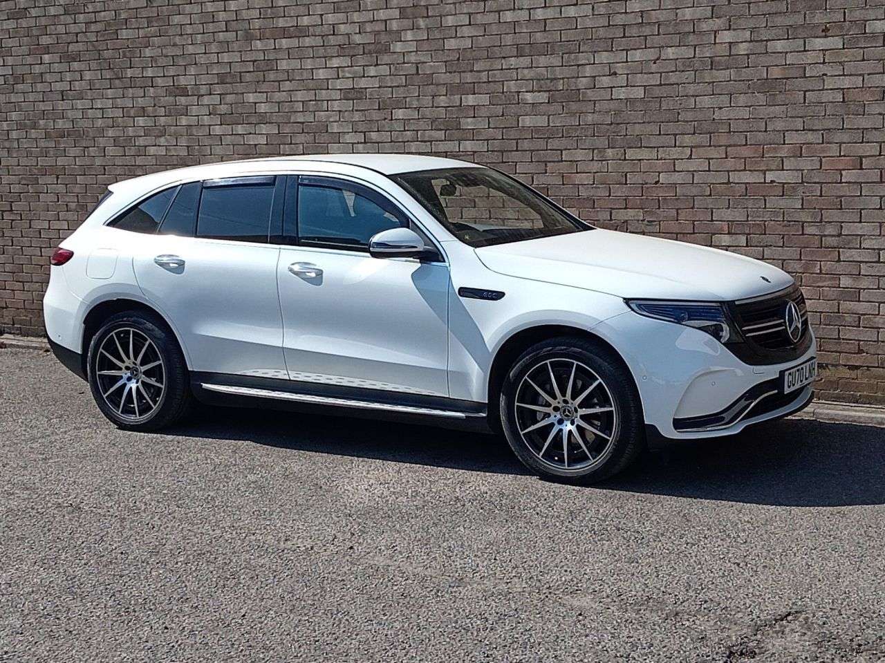 A 2020 MERCEDES-BENZ EQC EQC 400 80kWh AMG Line SUV 5dr Electric Auto 4MATIC (408 ps) A 2020 MERCEDES-BENZ EQC EQC 400 80kWh AMG Line SUV 5dr Electric Auto 4MATIC (408 ps)