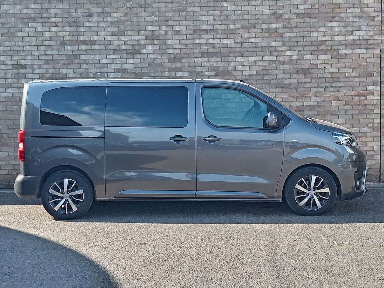 A 2022 TOYOTA PROACE VERSO 2.0D Family Medium MPV 5dr Diesel Manual MWB Euro 6 (s/s) (8 Seat) (140 ps) A 2022 TOYOTA PROACE VERSO 2.0D Family Medium MPV 5dr Diesel Manual MWB Euro 6 (s/s) (8 Seat) (140 ps)