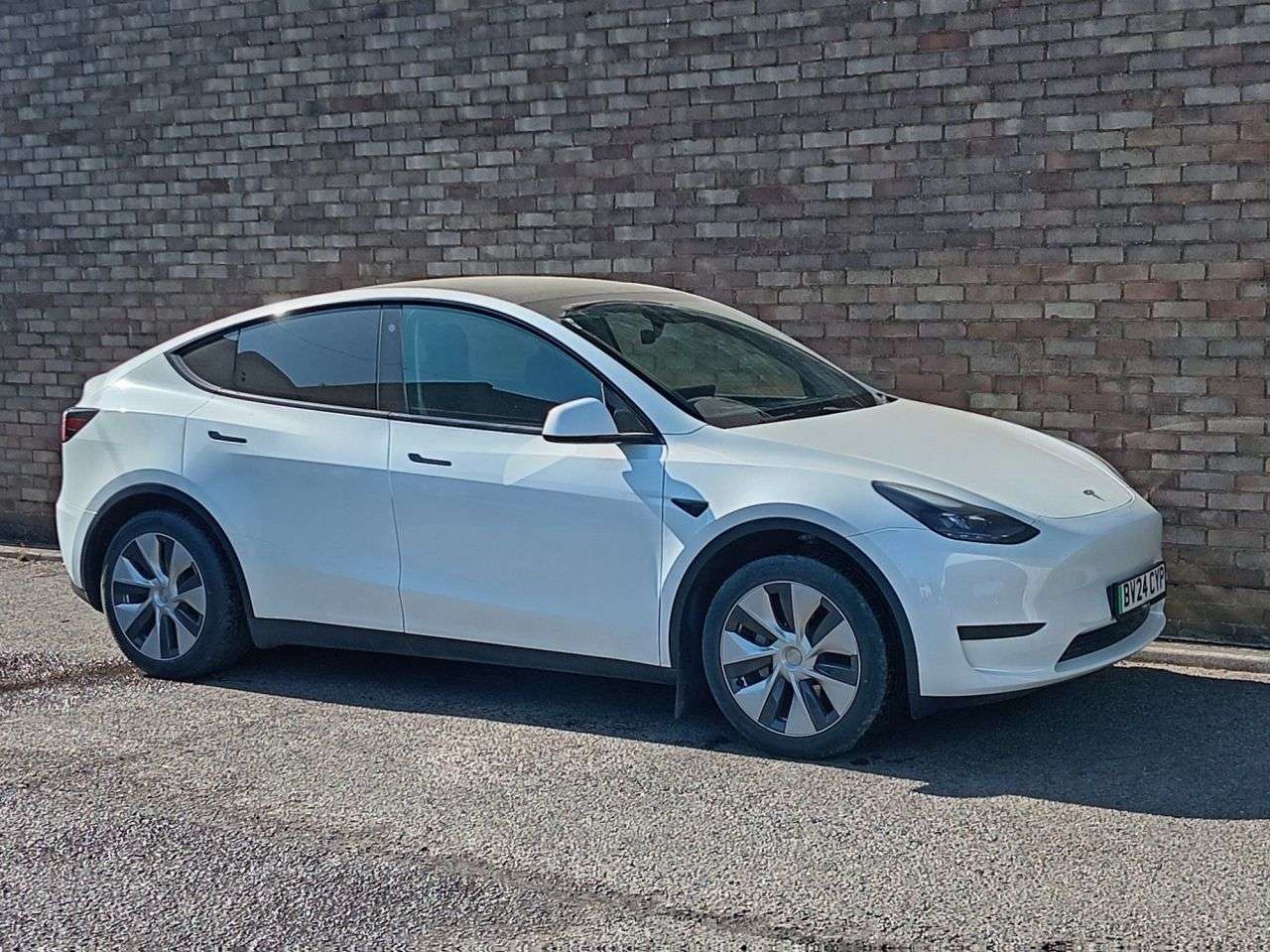 A 2024 TESLA MODEL Y SUV 5dr Electric Auto RWD (346 ps) A 2024 TESLA MODEL Y SUV 5dr Electric Auto RWD (346 ps)