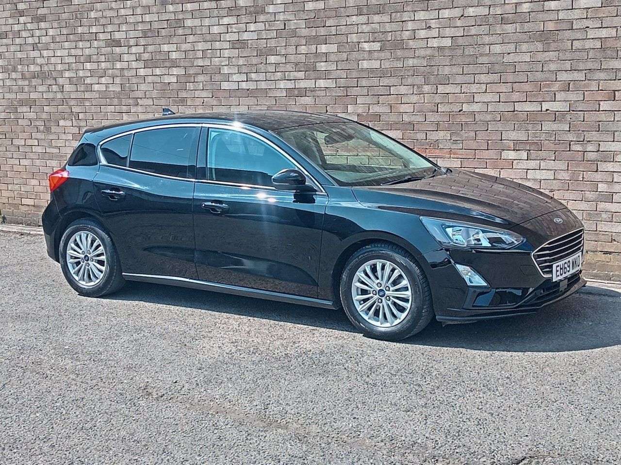 A 2019 FORD FOCUS 1.0T EcoBoost Titanium Hatchback 5dr Petrol Auto Euro 6 (s/s) (125 ps) A 2019 FORD FOCUS 1.0T EcoBoost Titanium Hatchback 5dr Petrol Auto Euro 6 (s/s) (125 ps)