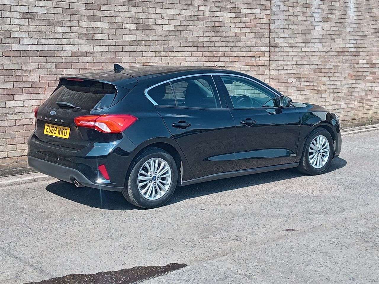 A 2019 FORD FOCUS 1.0T EcoBoost Titanium Hatchback 5dr Petrol Auto Euro 6 (s/s) (125 ps) A 2019 FORD FOCUS 1.0T EcoBoost Titanium Hatchback 5dr Petrol Auto Euro 6 (s/s) (125 ps)