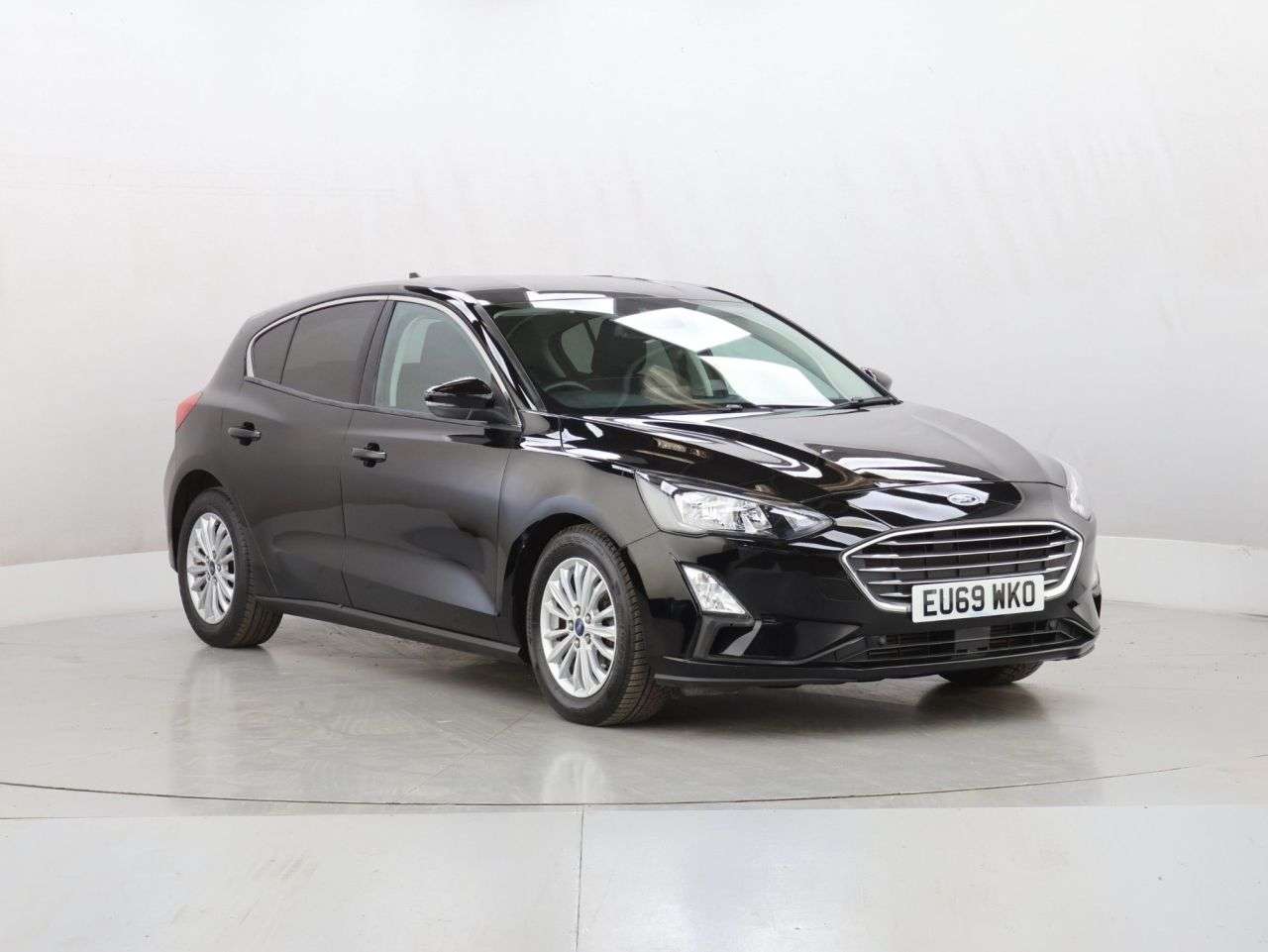 A 2019 FORD FOCUS 1.0T EcoBoost Titanium Hatchback 5dr Petrol Auto Euro 6 (s/s) (125 ps) A 2019 FORD FOCUS 1.0T EcoBoost Titanium Hatchback 5dr Petrol Auto Euro 6 (s/s) (125 ps)