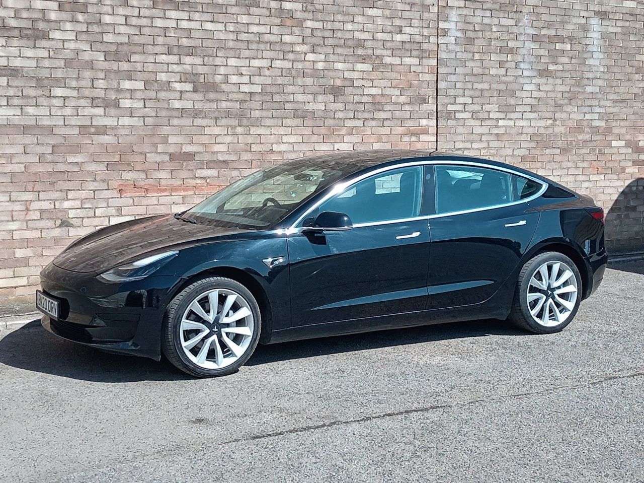 A 2020 TESLA MODEL 3 Standard Range Plus Saloon 4dr Electric Auto RWD (241 bhp) A 2020 TESLA MODEL 3 Standard Range Plus Saloon 4dr Electric Auto RWD (241 bhp)