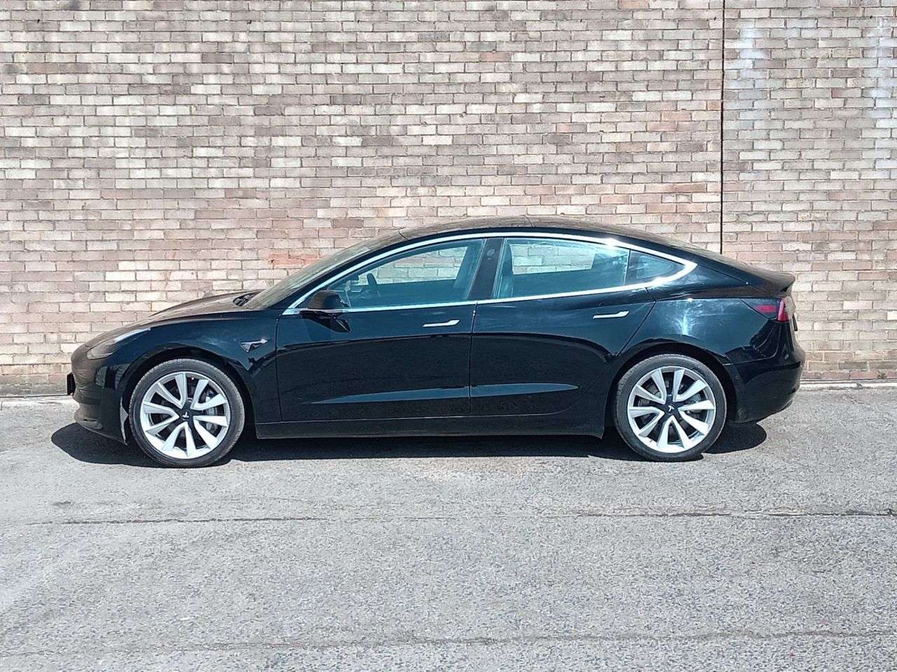 A 2020 TESLA MODEL 3 Standard Range Plus Saloon 4dr Electric Auto RWD (241 bhp) A 2020 TESLA MODEL 3 Standard Range Plus Saloon 4dr Electric Auto RWD (241 bhp)