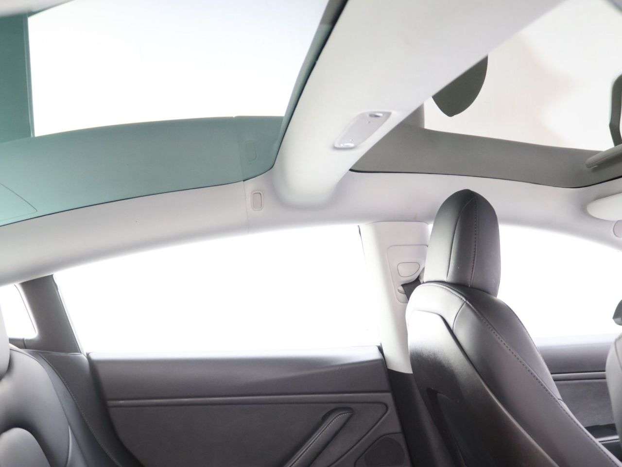 A 2020 TESLA MODEL 3 Standard Range Plus Saloon 4dr Electric Auto RWD (241 bhp) A 2020 TESLA MODEL 3 Standard Range Plus Saloon 4dr Electric Auto RWD (241 bhp)