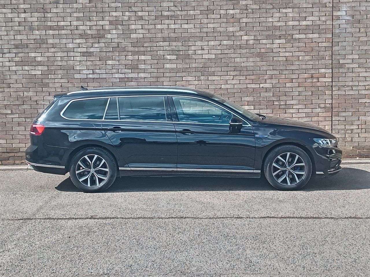 A 2022 VOLKSWAGEN PASSAT 1.4 TSI 13kWh GTE Estate 5dr Petrol Plug-in Hybrid DSG Euro 6 (s/s) (218 ps A 2022 VOLKSWAGEN PASSAT 1.4 TSI 13kWh GTE Estate 5dr Petrol Plug-in Hybrid DSG Euro 6 (s/s) (218 ps