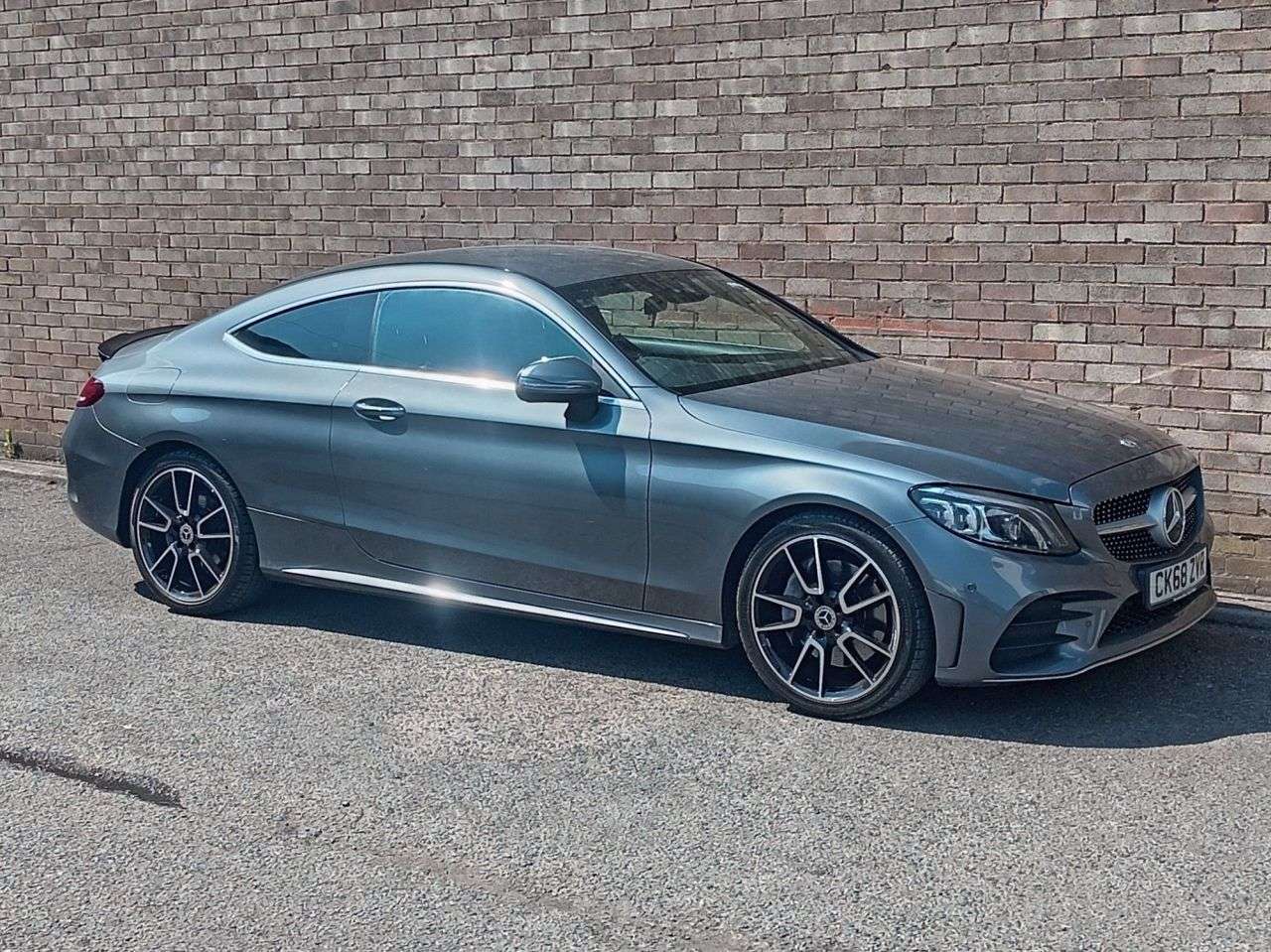 A 2018 MERCEDES-BENZ C CLASS 2.0 C300 AMG Line (Premium) Coupe 2dr Petrol G-Tronic+ Euro 6 (s/s) (258 ps A 2018 MERCEDES-BENZ C CLASS 2.0 C300 AMG Line (Premium) Coupe 2dr Petrol G-Tronic+ Euro 6 (s/s) (258 ps