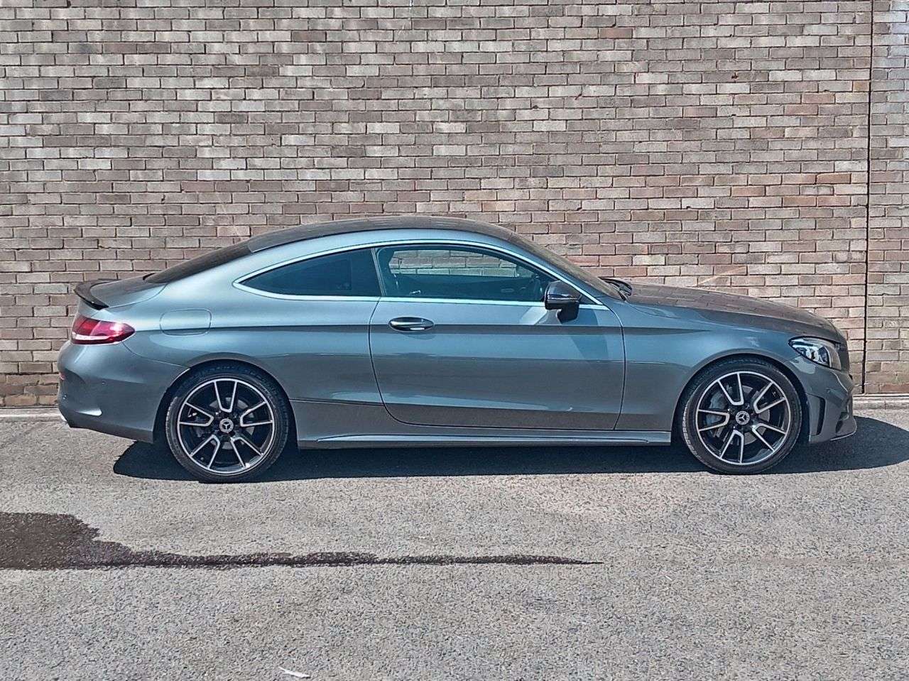 A 2018 MERCEDES-BENZ C CLASS 2.0 C300 AMG Line (Premium) Coupe 2dr Petrol G-Tronic+ Euro 6 (s/s) (258 ps A 2018 MERCEDES-BENZ C CLASS 2.0 C300 AMG Line (Premium) Coupe 2dr Petrol G-Tronic+ Euro 6 (s/s) (258 ps