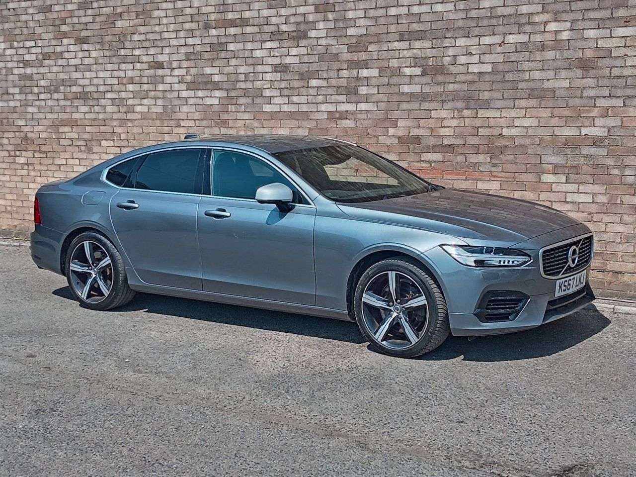 A 2017 VOLVO S90 2.0h T8 Twin Engine 10.4kWh R-Design Pro Saloon 4dr Petrol Plug-in Hybrid A A 2017 VOLVO S90 2.0h T8 Twin Engine 10.4kWh R-Design Pro Saloon 4dr Petrol Plug-in Hybrid A