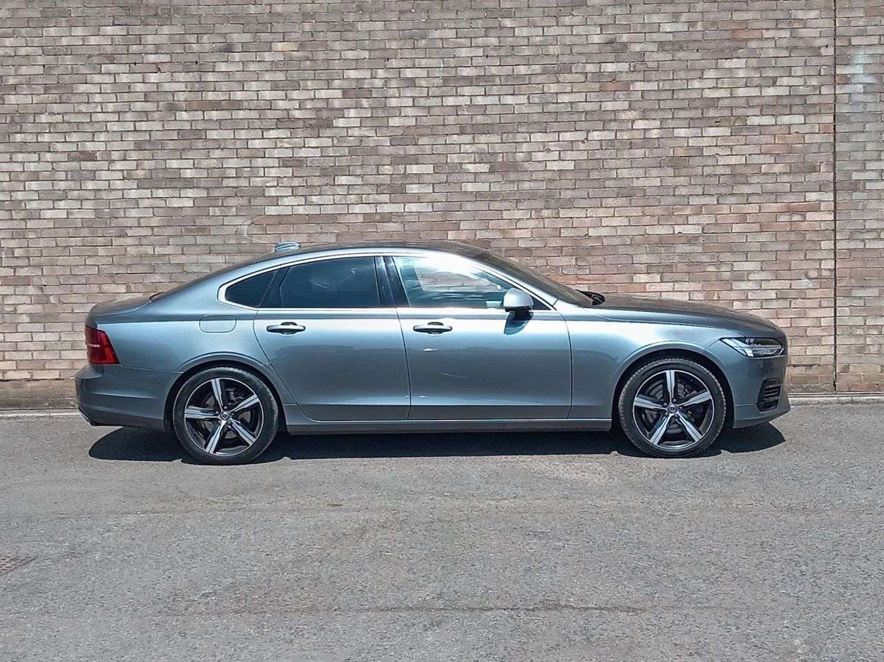 A 2017 VOLVO S90 2.0h T8 Twin Engine 10.4kWh R-Design Pro Saloon 4dr Petrol Plug-in Hybrid A A 2017 VOLVO S90 2.0h T8 Twin Engine 10.4kWh R-Design Pro Saloon 4dr Petrol Plug-in Hybrid A