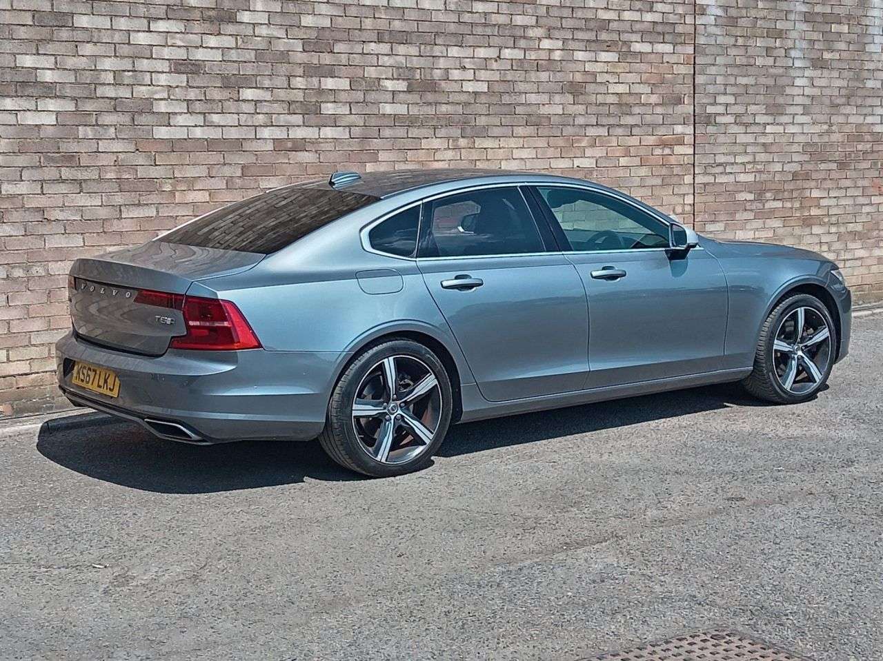 A 2017 VOLVO S90 2.0h T8 Twin Engine 10.4kWh R-Design Pro Saloon 4dr Petrol Plug-in Hybrid A A 2017 VOLVO S90 2.0h T8 Twin Engine 10.4kWh R-Design Pro Saloon 4dr Petrol Plug-in Hybrid A