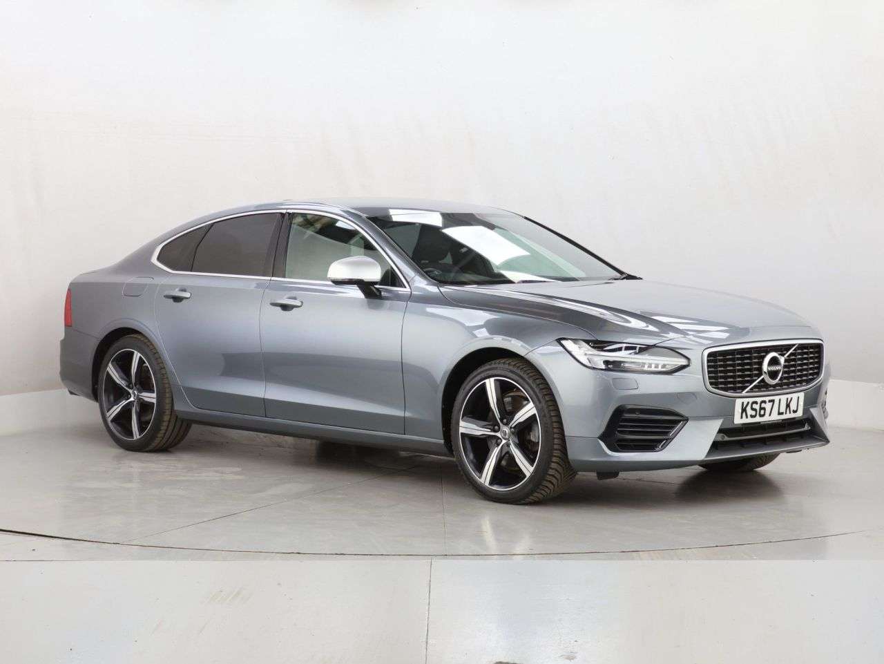 A 2017 VOLVO S90 2.0h T8 Twin Engine 10.4kWh R-Design Pro Saloon 4dr Petrol Plug-in Hybrid A A 2017 VOLVO S90 2.0h T8 Twin Engine 10.4kWh R-Design Pro Saloon 4dr Petrol Plug-in Hybrid A