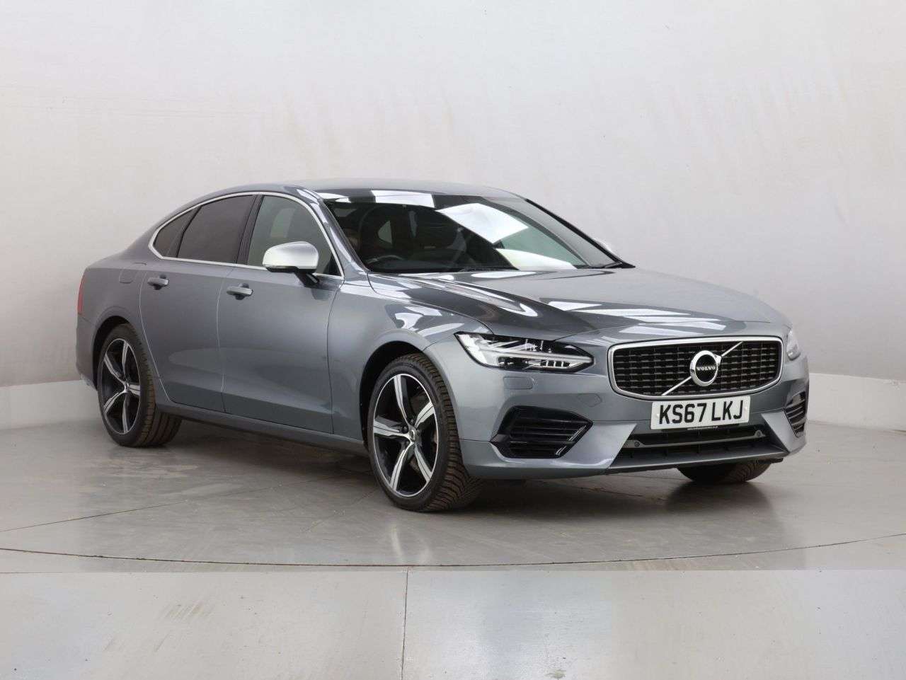A 2017 VOLVO S90 2.0h T8 Twin Engine 10.4kWh R-Design Pro Saloon 4dr Petrol Plug-in Hybrid A A 2017 VOLVO S90 2.0h T8 Twin Engine 10.4kWh R-Design Pro Saloon 4dr Petrol Plug-in Hybrid A